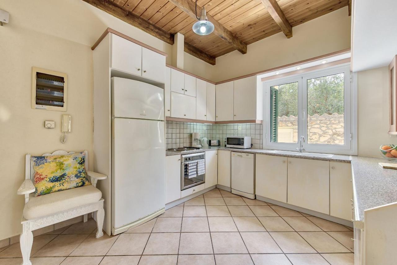 Olivegrove Villa - Nestled In Olive Trees With Private Pool, By Zantewize 트라가키온 외부 사진