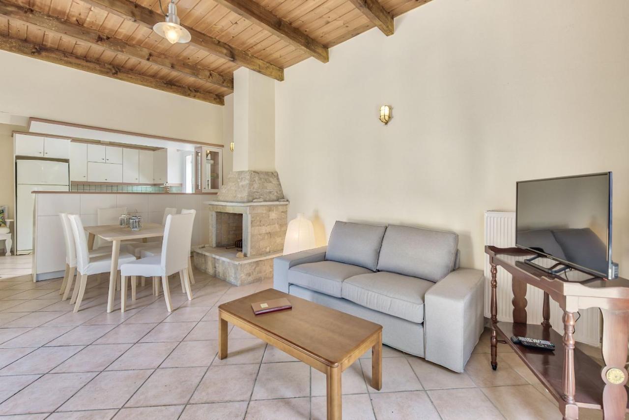 Olivegrove Villa - Nestled In Olive Trees With Private Pool, By Zantewize 트라가키온 외부 사진